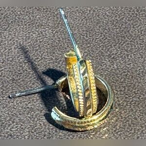 Vintage Beautiful Gold-Tone Hoop Earrings